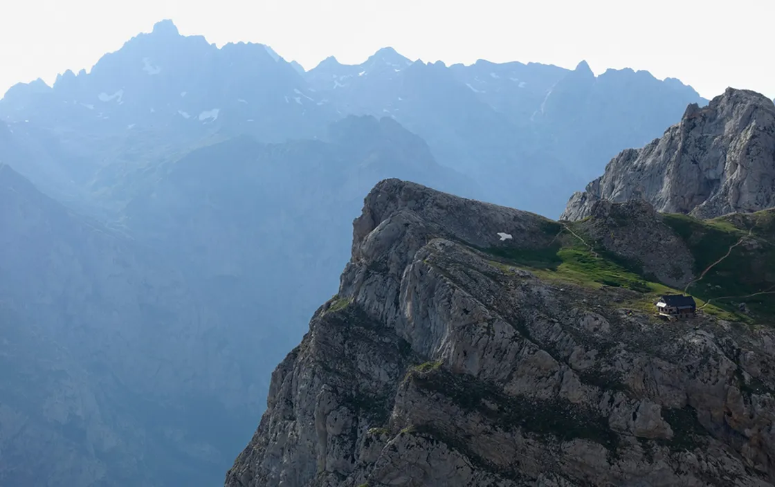 hero image of mountain with great view